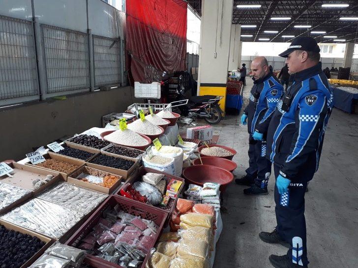 Bursa’da pazarcı esnafına eldiven ve maske denetimi G3