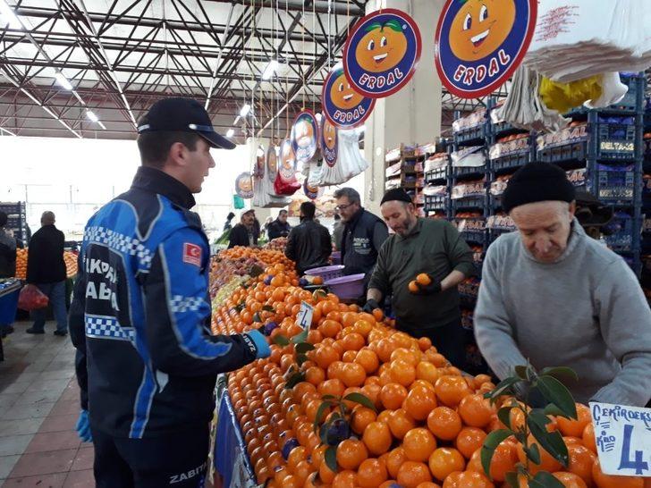 Bursa’da pazarcı esnafına eldiven ve maske denetimi G5