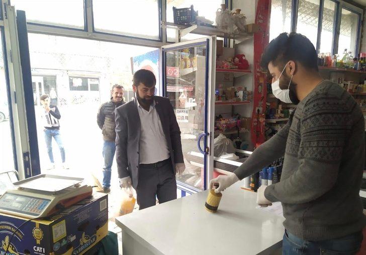 Kasayı kapıya kurdu, müşteriden siparişleri kapıdan işaretle almaya başladı G3