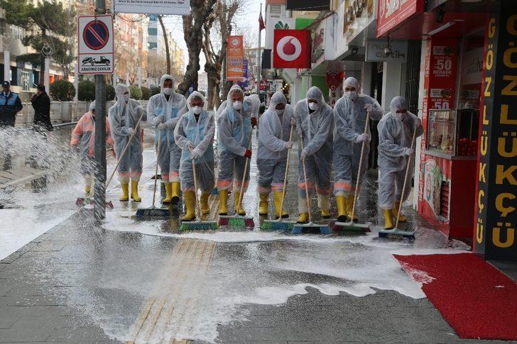 Niğde’de cadde ve kaldırımlar  dezenfekte ediliyor G2