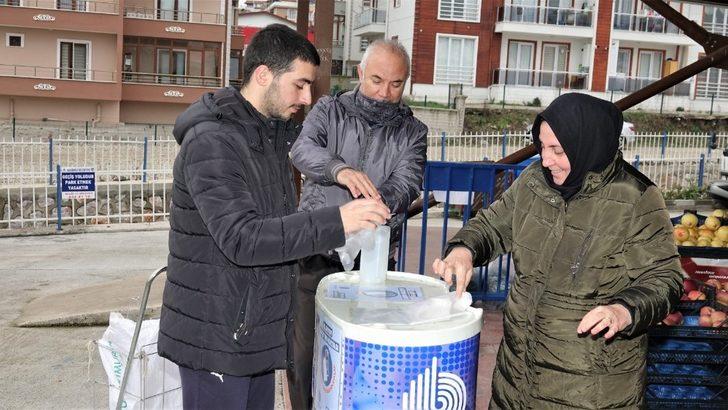 Başiskele’de pazarlara el dezenfektanı ve eldiven standı kuruldu G2