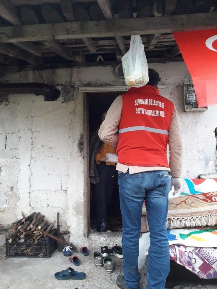 Serdivan Belediyesi ekipleri vatandaşları yalnız bırakmıyor G3