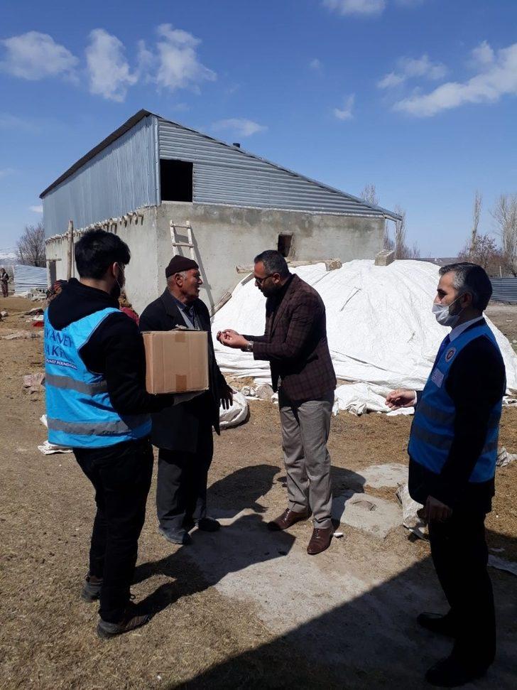 Van Müftülüğü görevlileri yaşlılar için sahaya indi G4