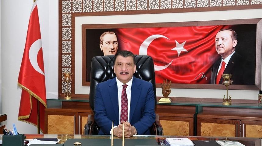 Başkan Gürkan 27 Mart Dünya Tiyatrolar Günü’nü kutladı