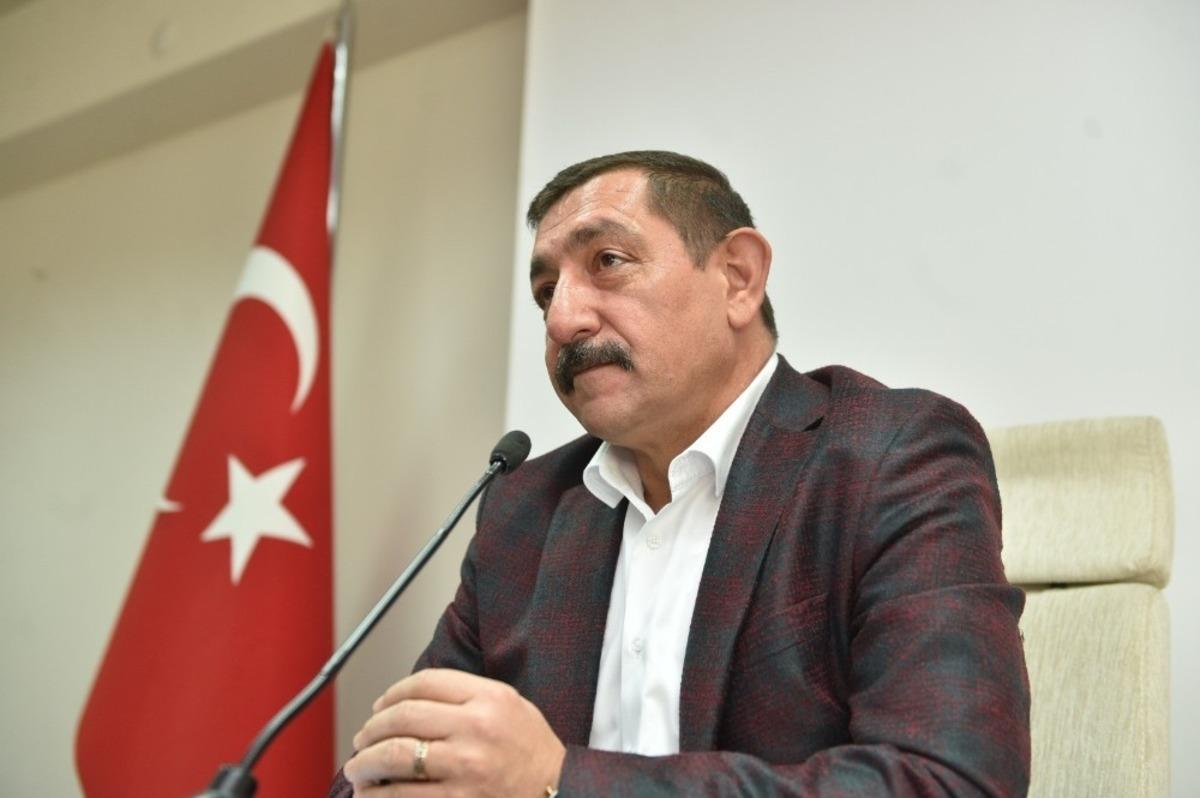 Kastamonu Belediyesi, her g&uuml;n 100&rsquo;den fazla aileye erzak g&ouml;t&uuml;r&uuml;yor