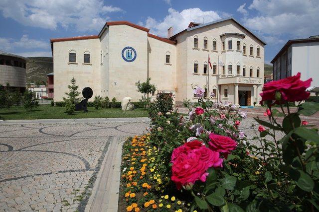 Bayburt Üniversitesi kütüphanesindeki milyonlarca yayın erişime açıldı