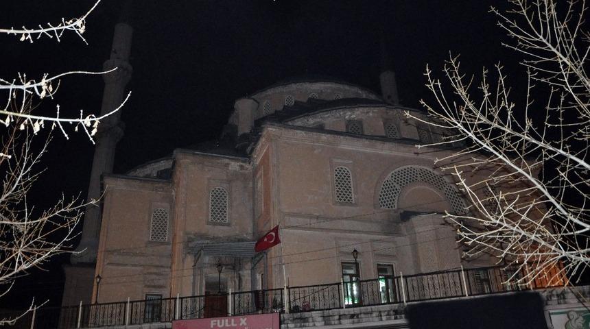 Minarelerden dualar yükseldi