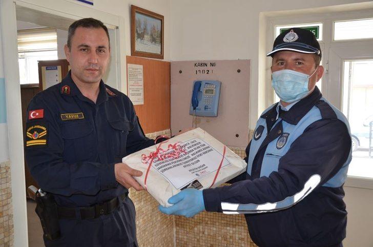 Emet Belediyesi’nden sağlık çalışanları, jandarma ve polise tatlı ikramı G3