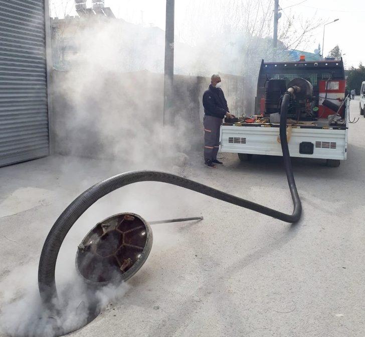 Tarsus’ta caddeler dezenfekte ediliyor G3