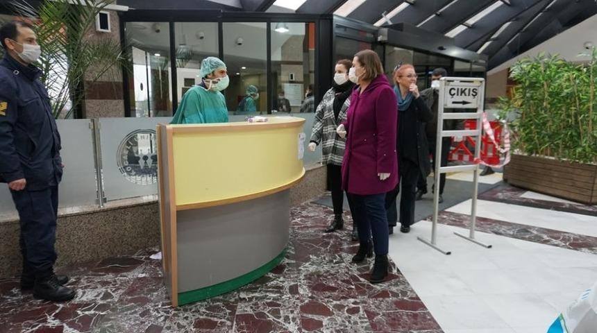 Başkan H&uuml;rriyet, ilk maske teslimini ger&ccedil;ekleştirdi