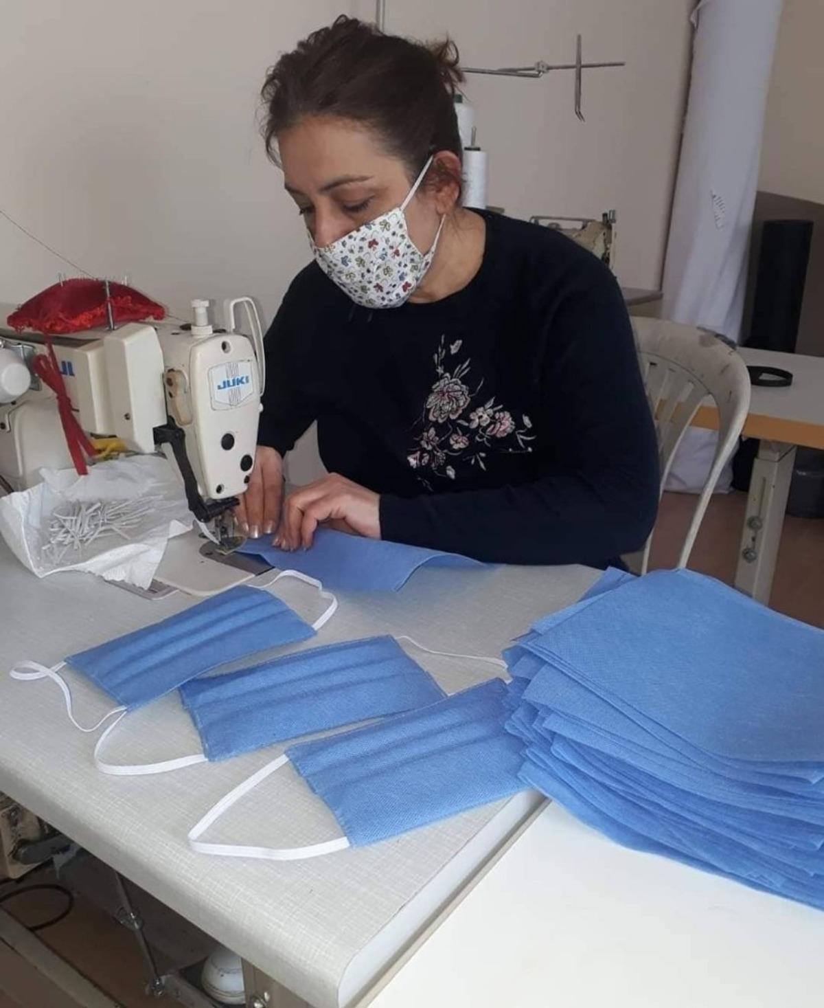 Amasya Halk Eğitim Merkezi&rsquo;nden koruyucu maske &uuml;retimi