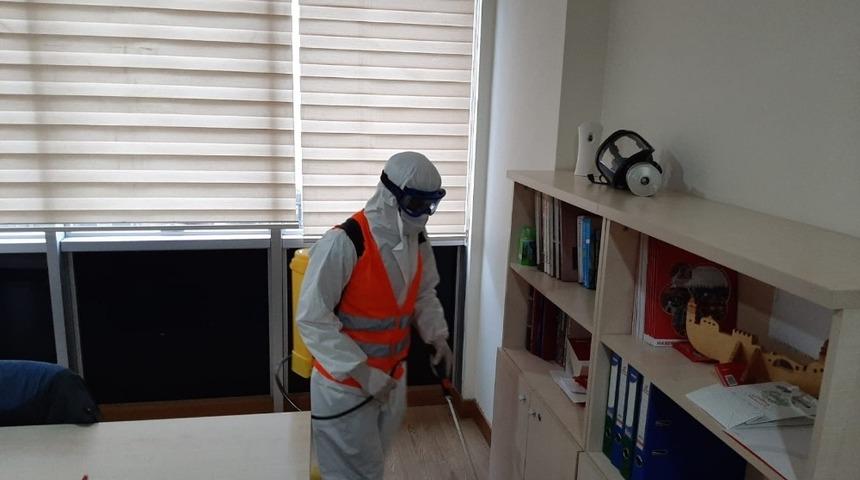 Bağlar Belediyesi basın b&uuml;rolarını dezenfekte etti