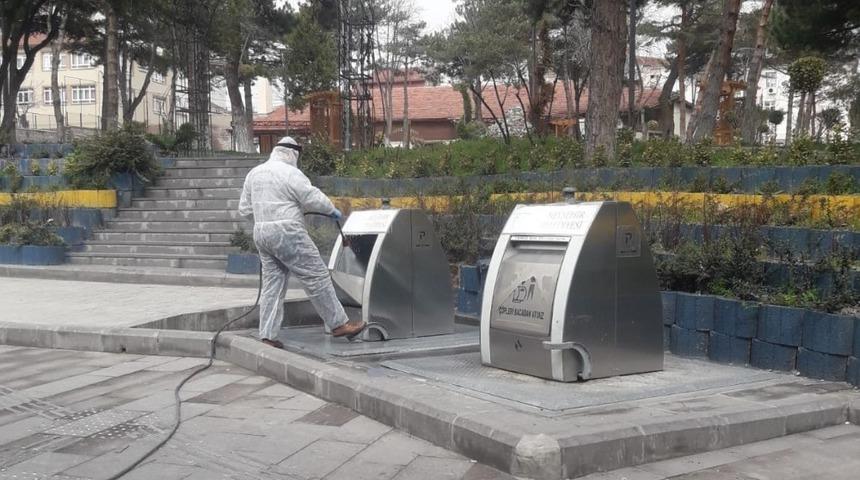 &Ccedil;&ouml;p konteynerleri temizlenerek ila&ccedil;lanıyor