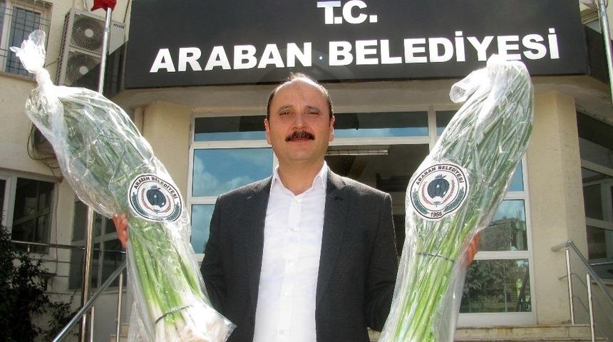 Araban&rsquo;dan Vali G&uuml;l ve Şahin&rsquo;e Araban sarımsağı