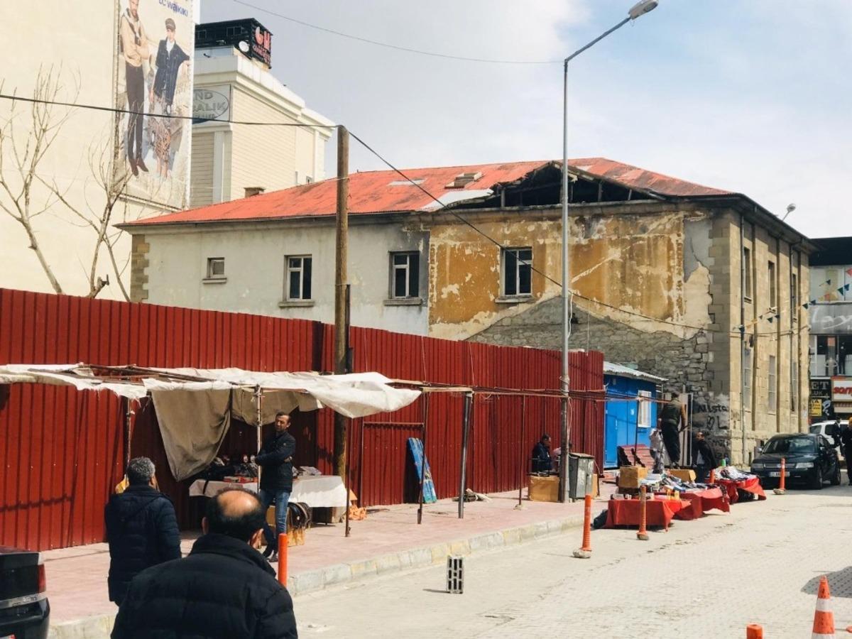 Tekel binasının etrafı kapatıldı