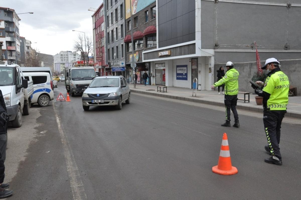 Kars&rsquo;ta trafik ekiplerinden korona vir&uuml;s tedbiri