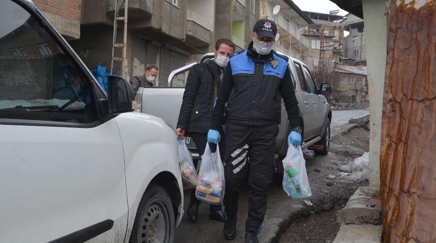 Hakkari&rsquo;deki yaşlılar &lsquo;vefalı&rsquo; ellere emanet