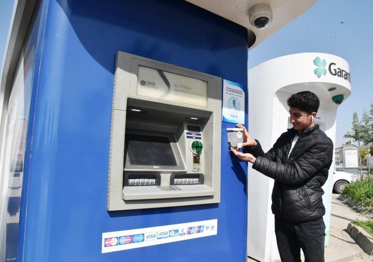 Toroslar&rsquo;da banka ATM&rsquo;lerine dezenfektan &uuml;nitesi yerleştirildi