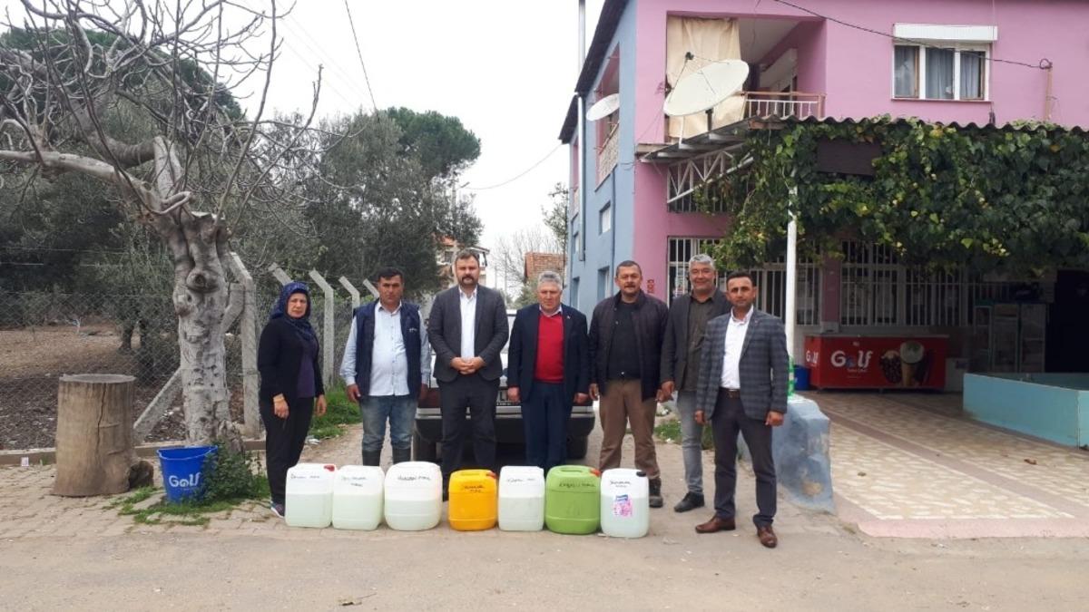 Salihli&rsquo;de muhtarlara temizlik ve dezenfektan desteği