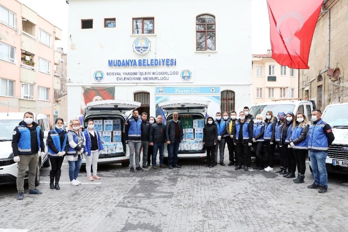 Zeytin Dalı Ekibi&rsquo;nden gıda ve temizlik paketi