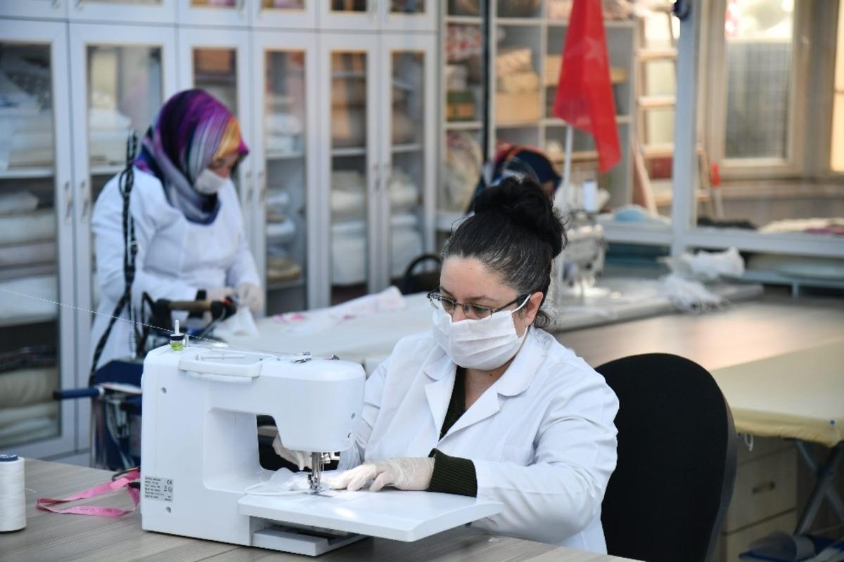 Isparta Belediyesi maske ve tulum &uuml;retiyor