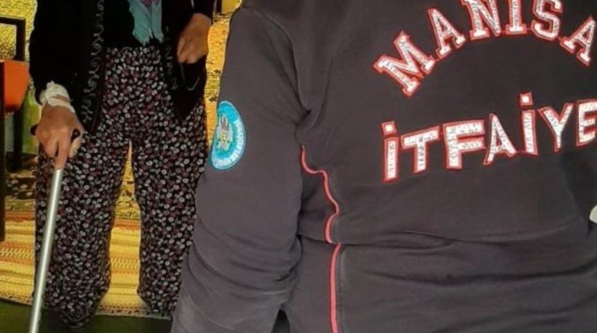 Manisa İtfaiyesi Bahriye teyzenin yardımına koştu