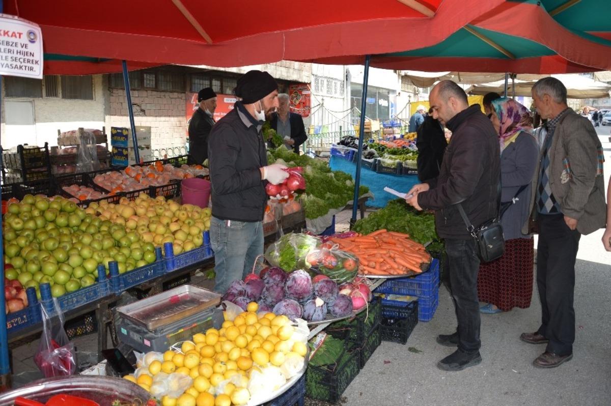 Koronavir&uuml;s&uuml; g&ouml;lgesinde pazar alışverişi yaptılar