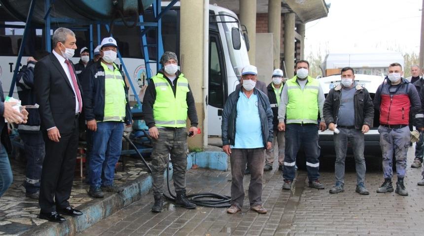 Başkan Kaplan maaşını bağışladı