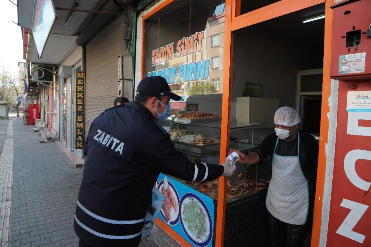Şahinbey&rsquo;de koronaya karşı zeytin yağlı sabun dağıtıldı