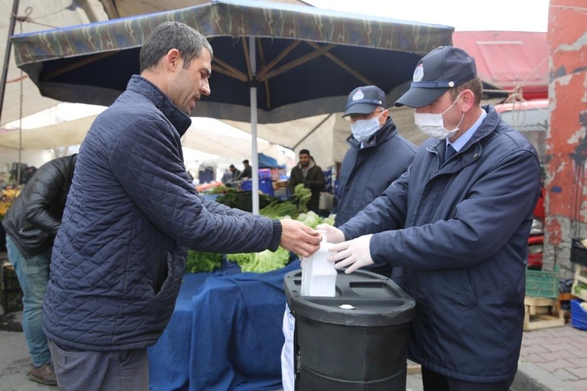 Başakşehir&rsquo;de pazar yerlerine korona vir&uuml;s d&uuml;zenlemesi