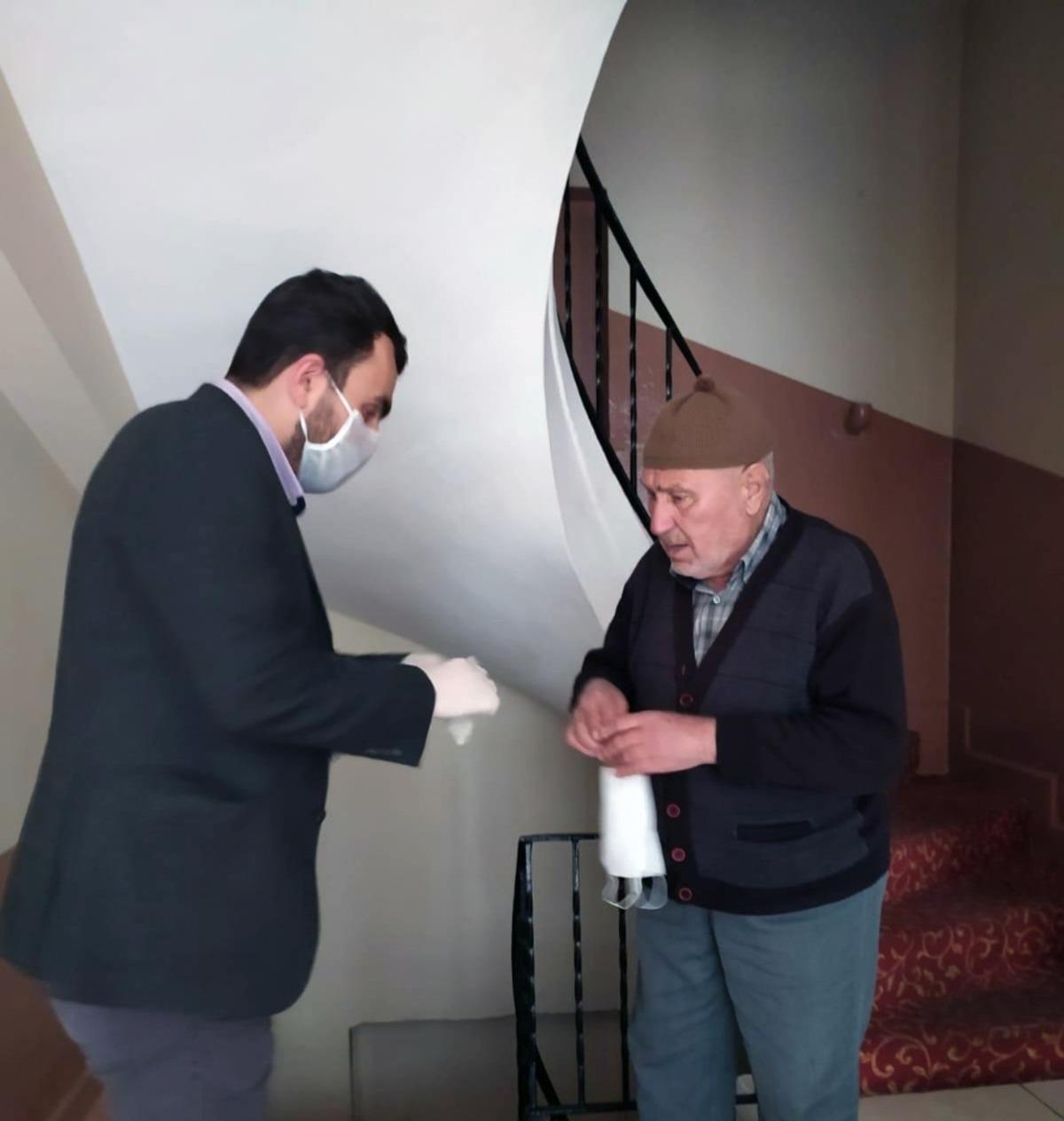 Şehzadeler Belediyesi &lsquo;Vefa Sosyal Destek&rsquo; ile g&ouml;n&uuml;lleri fethediyor