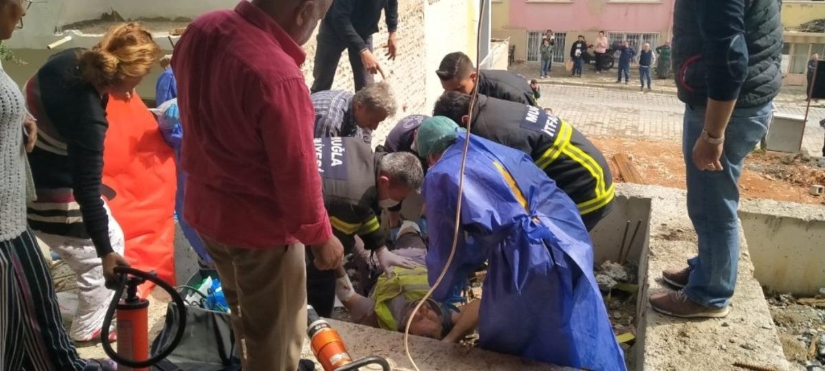 Y&uuml;ksekten d&uuml;şen iş&ccedil;iye demir saplandı