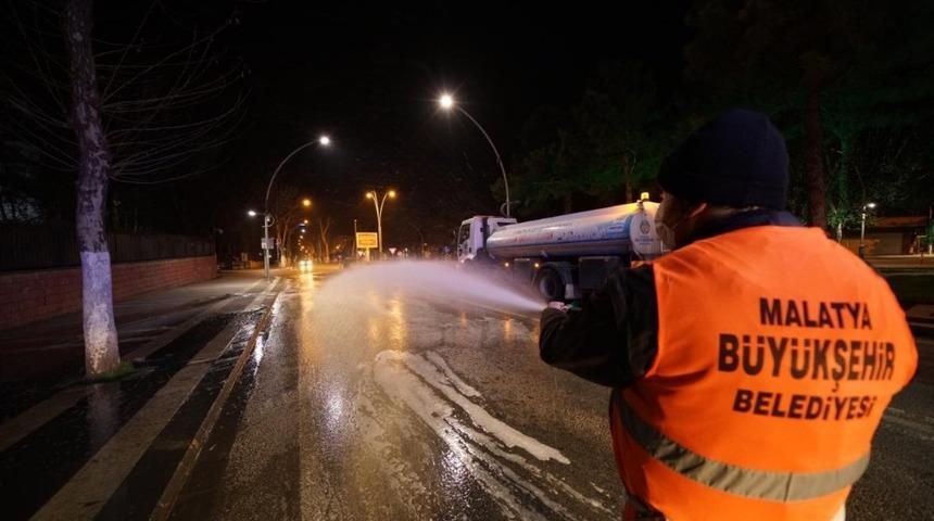 Korona vir&uuml;s &ouml;nlemi i&ccedil;in caddelere dezenfekte