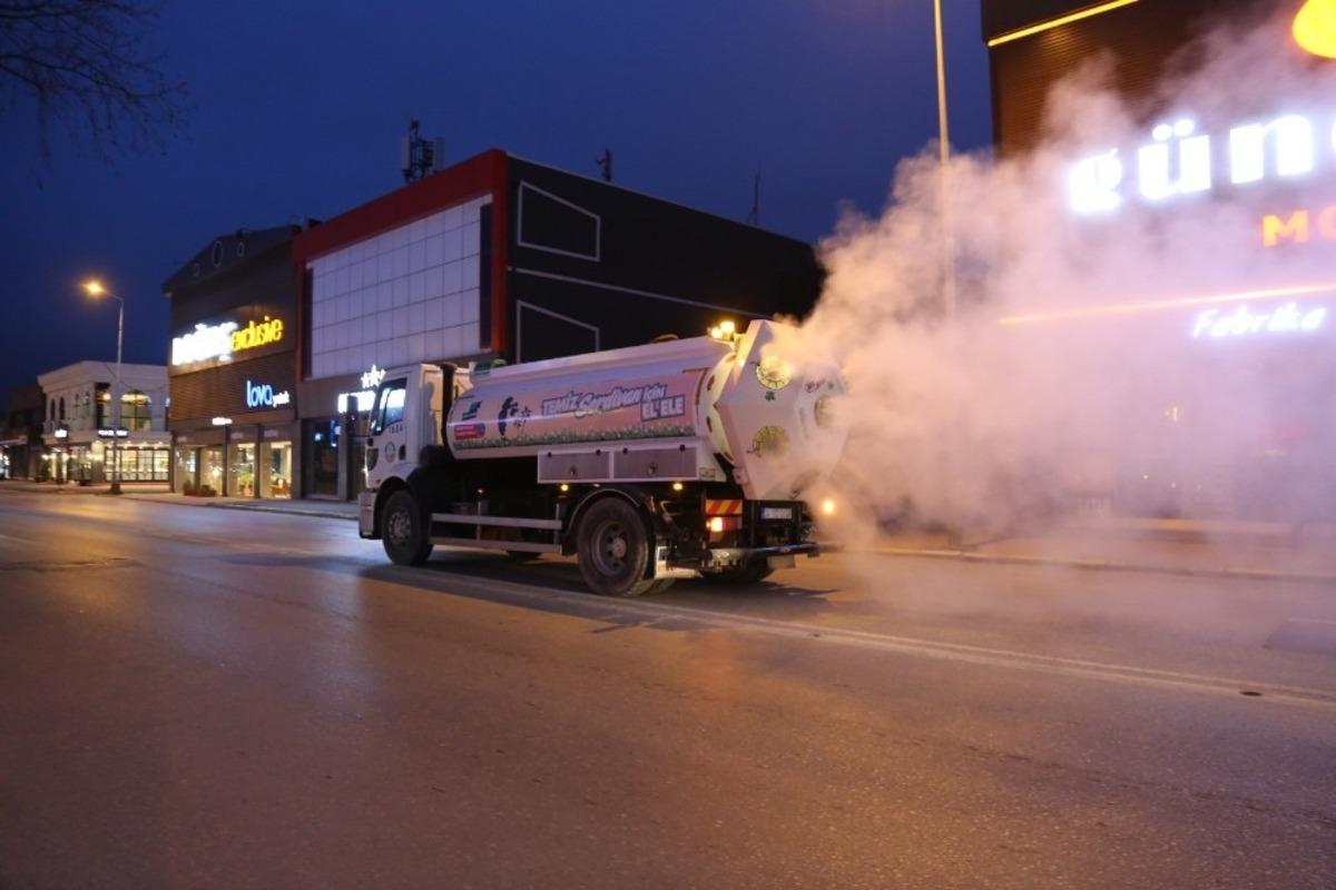 Serdivan Belediyesinin dezenfekte &ccedil;alışmaları havadan g&ouml;r&uuml;nt&uuml;lendi