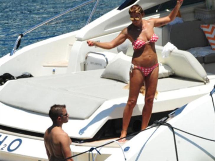 Pınar Altuğ bikiniyle yakalandı G3