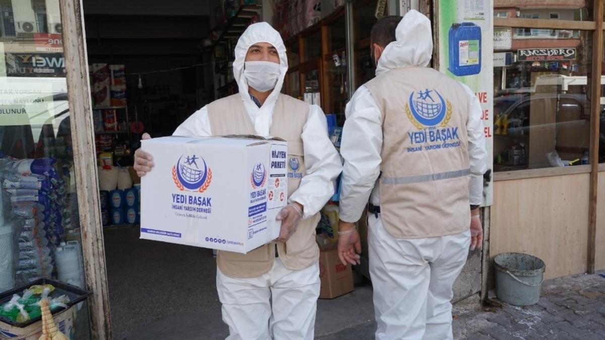 Yedi Başak&rsquo;tan vatandaşlara gıda ve hijyen paketi