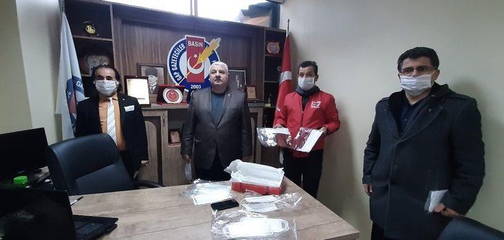 Başkan Kıymaz’dan gazetecilere maske G1