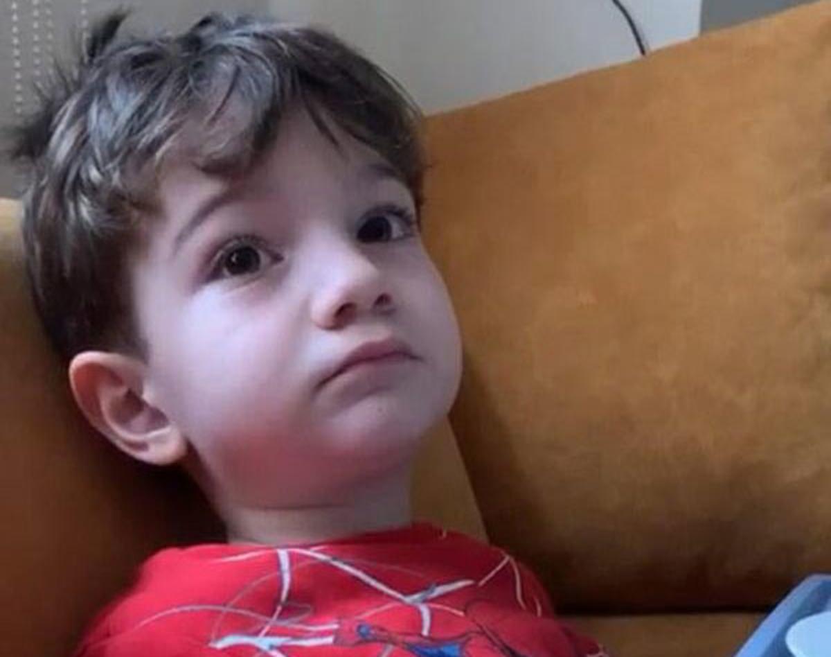 Rekt&ouml;r, 4 yaşındaki oğlunun koronavir&uuml;se karşı aldığı tedbirleri g&ouml;r&uuml;nt&uuml;ledi