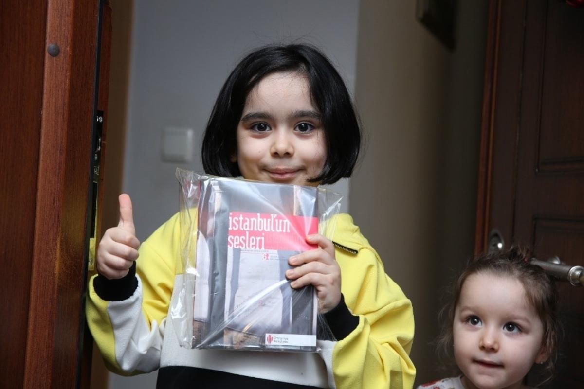 Korona vir&uuml;s&uuml;ne karşı binlerce kitap dezenfekte edilip evde kalan &ouml;ğrencilere dağıtıldı