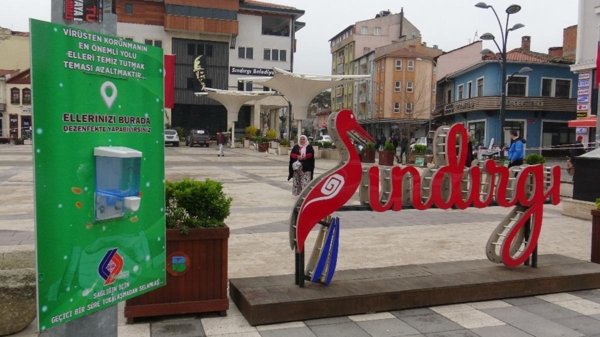 Sındırgı&rsquo;da meydanlara el dezenfekte noktaları oluşturuldu