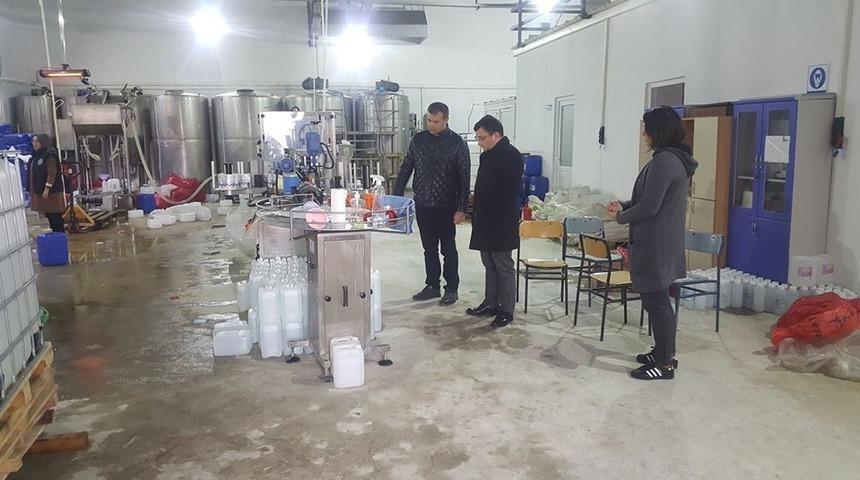 Bu okul g&uuml;nl&uuml;k 16 ton temizlik malzemesi &uuml;retiyor