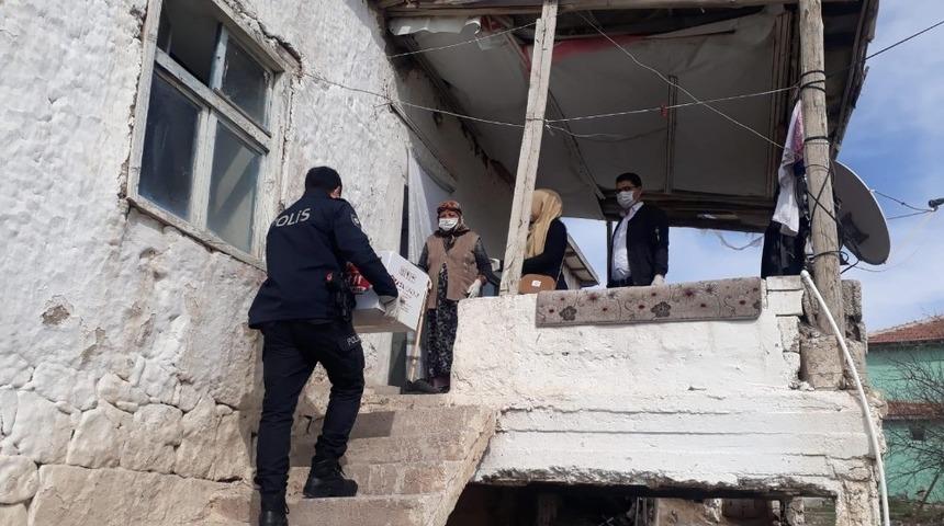 Konya&rsquo;da her g&uuml;n 2 bin 500 kişiye yardım ulaştırılıyor