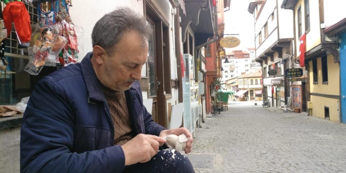 Tarihi Odunpazarı b&ouml;lgesinde vir&uuml;s nedeniyle adeta kuş u&ccedil;muyor