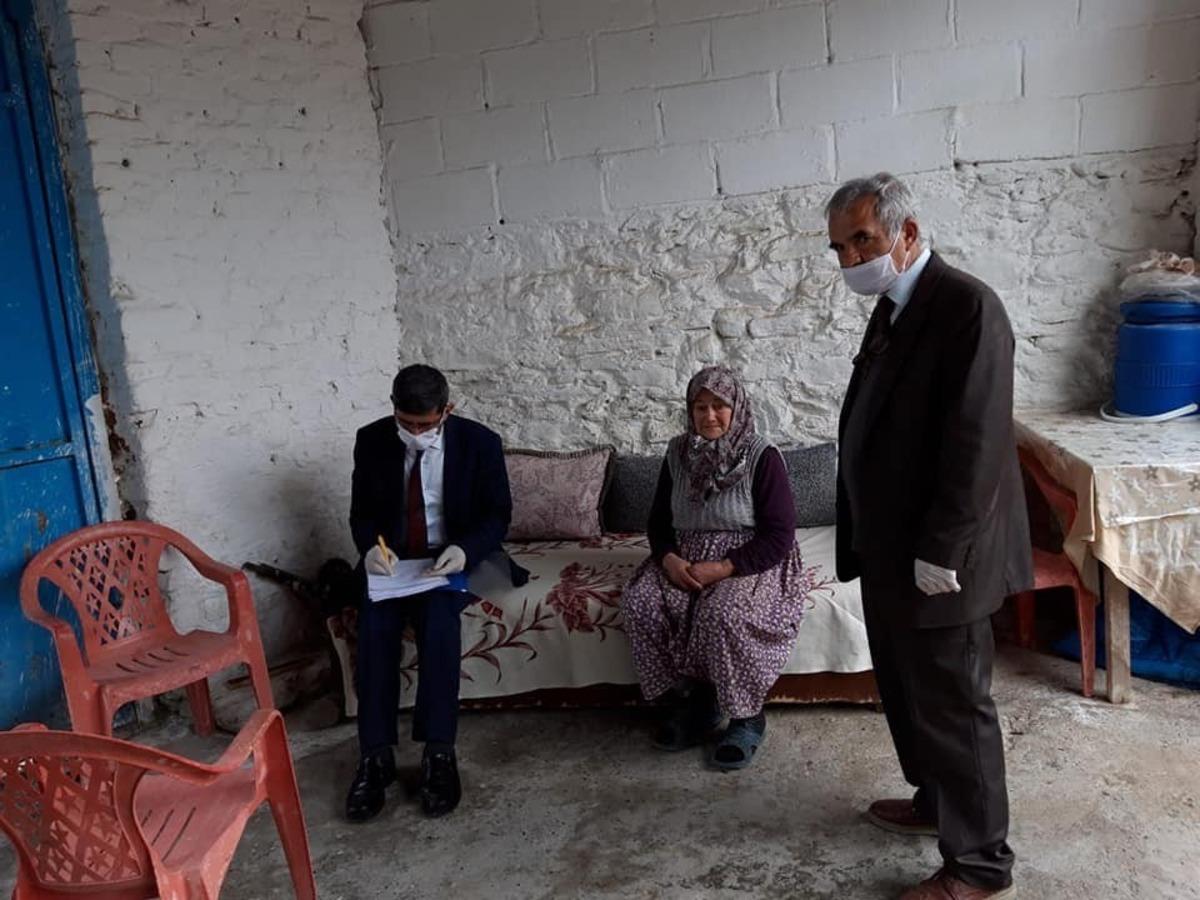 Yenipazar&rsquo;da emeklilerin maaşları evlerine dağıtılıyor