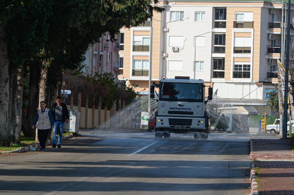 Muratpaşa&rsquo;da beş mahallede dezenfekte &ccedil;alışması