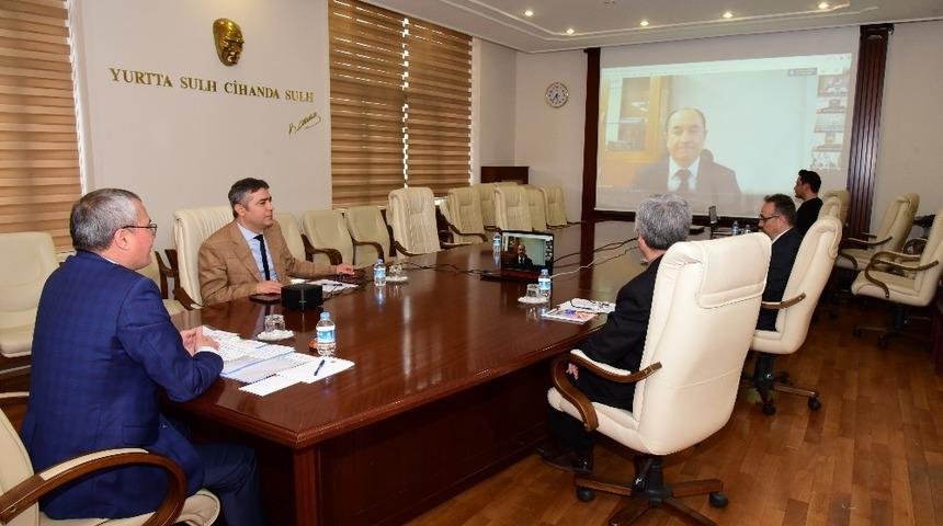 Vali Deniz, kaymakamlarla video konferansla g&ouml;r&uuml;şt&uuml;