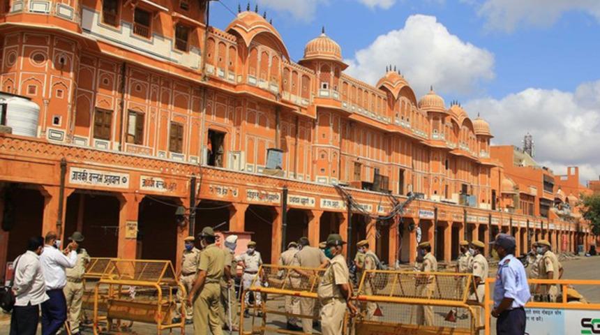 Hindistan bir kişi y&uuml;z&uuml;nden 40 bin kişiye koronavir&uuml;s karantinası