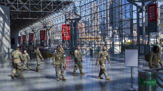 Javits Center'ın hastaneye dönüştürülmesi için uzun zamandır yoğun bir çaba ortaya konuyor