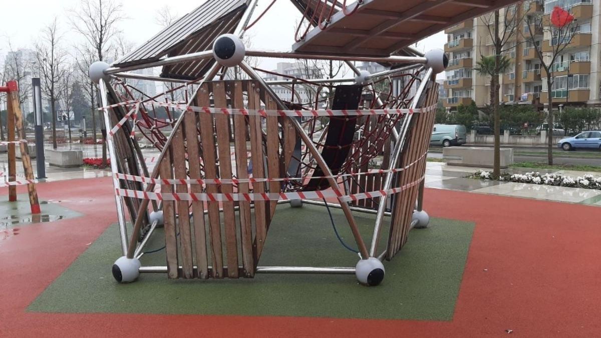 Park bah&ccedil;e ve sahiller ıssız kaldı