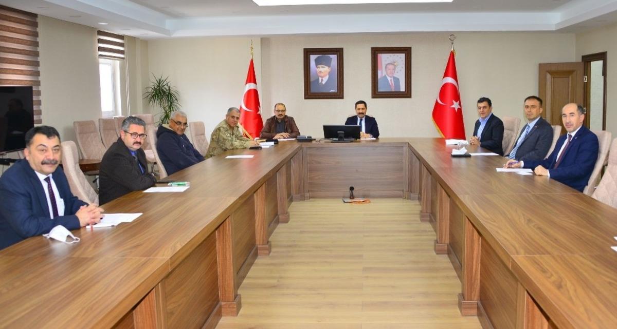Ardahan&rsquo;da İl İdare Kurulu Korona vir&uuml;s g&uuml;ndemiyle toplandı